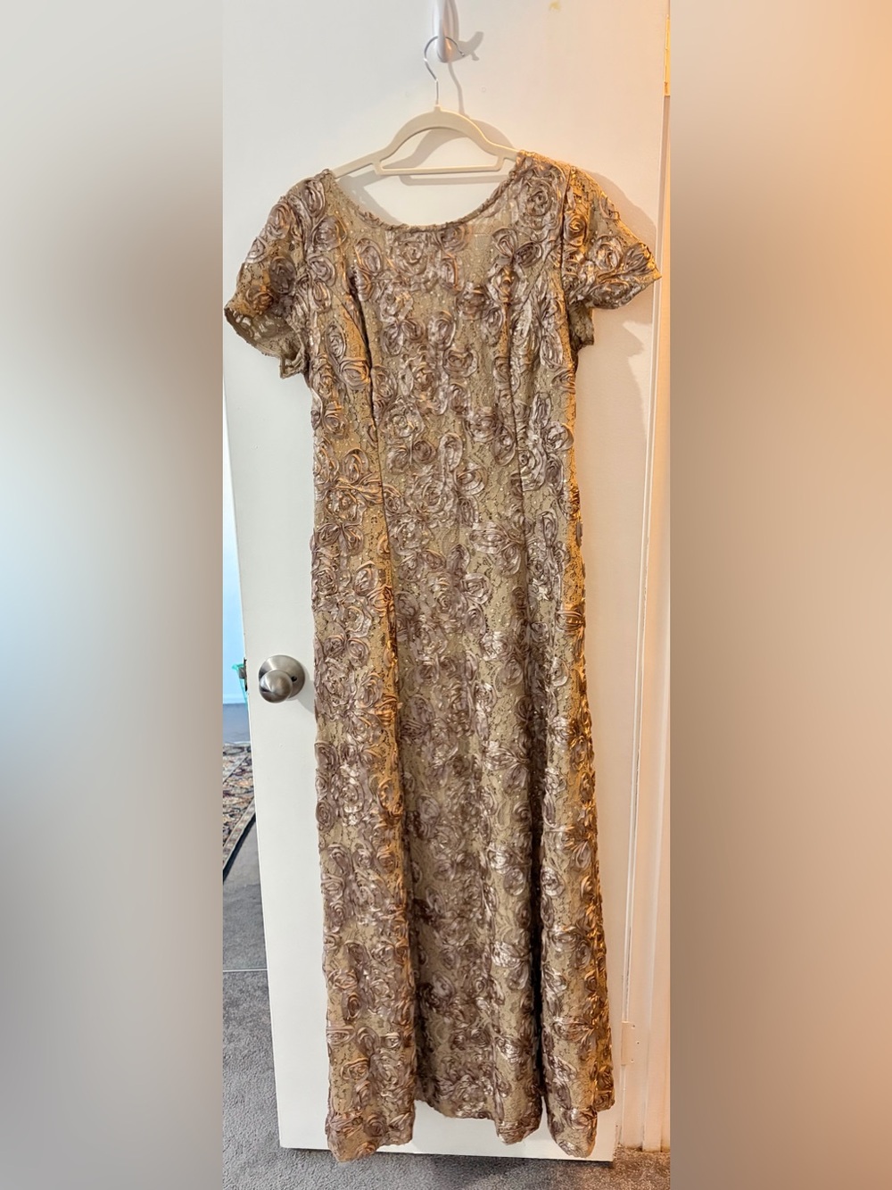 Alex Evenings Elegant Gold Floral Lace Maxi Dress. Size 12.